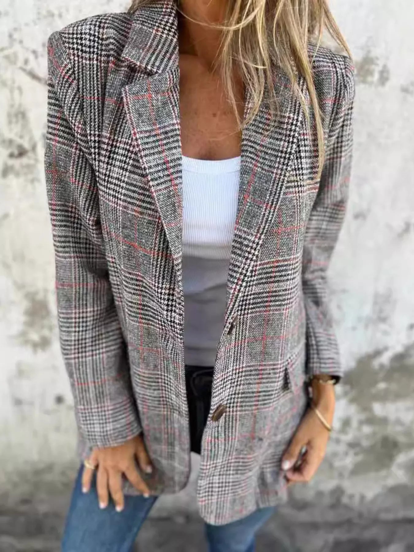 Classic Plaid Tailored Blazer – Effortless Smart-Casual Staple