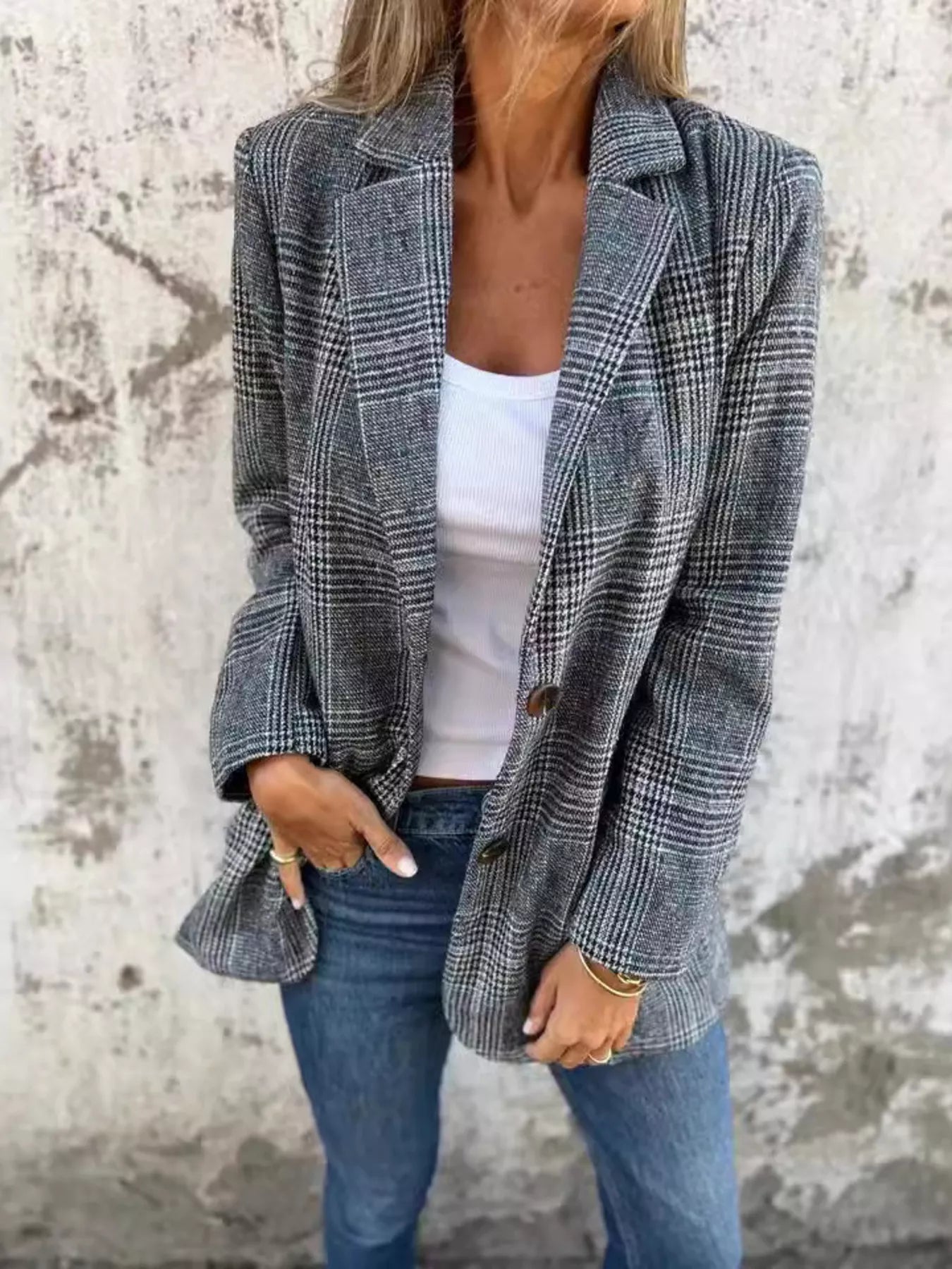 Classic Plaid Tailored Blazer – Effortless Smart-Casual Staple